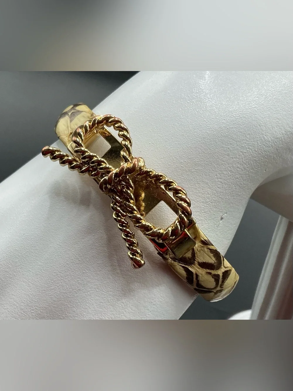 RACHEL LEIGH GOLDTONE SNAKESKIN PATTERN CLASPED BANGLE BRACELET